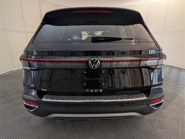 2025 Volkswagen Taos SE photo 9