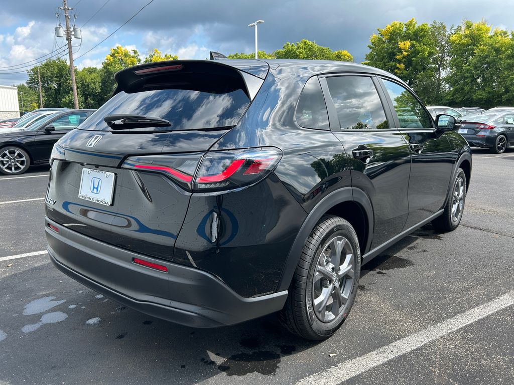 2026 Honda HR-V LX photo 4