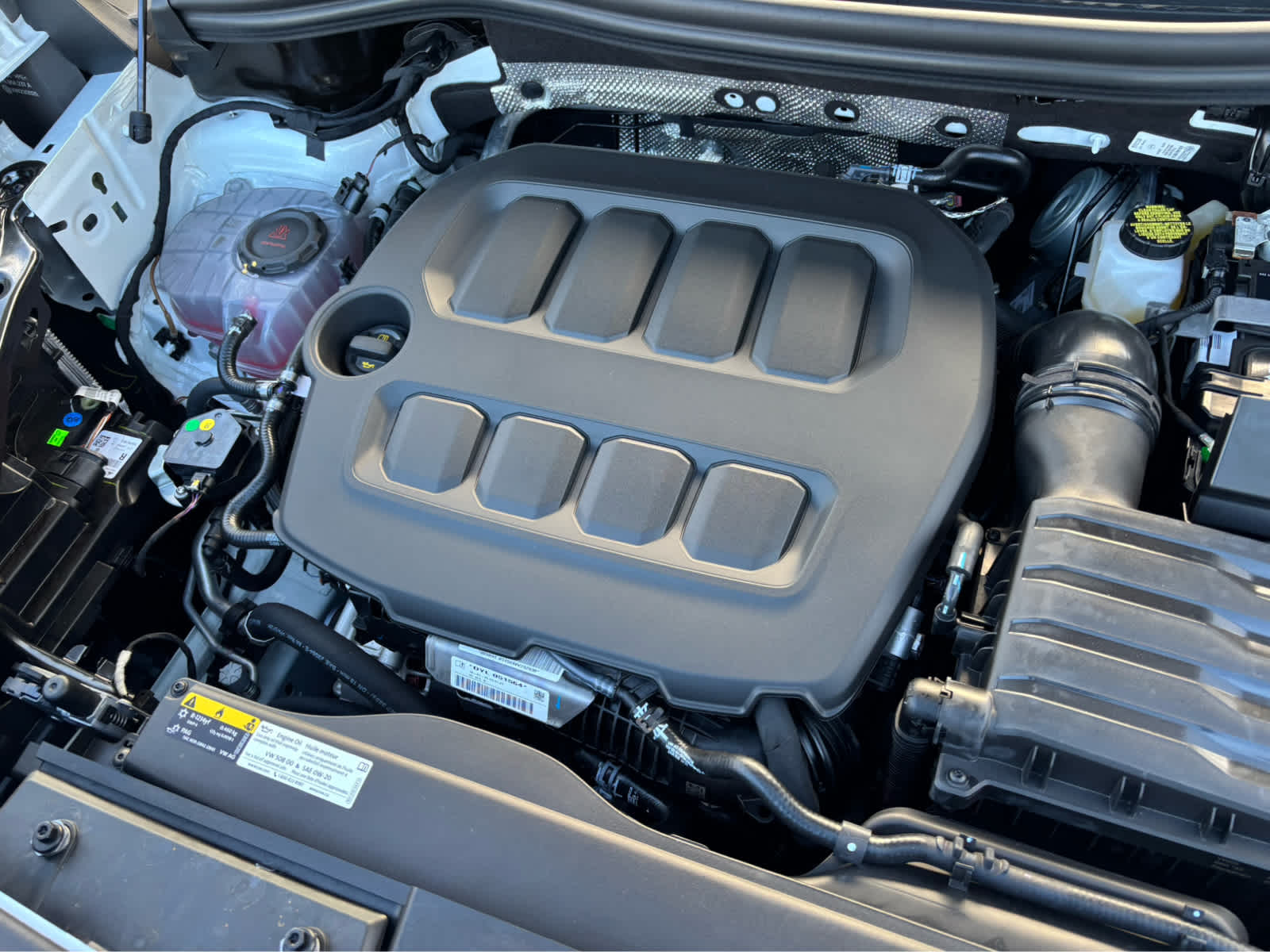 2025 Volkswagen Tiguan SE R-Line Black photo 24