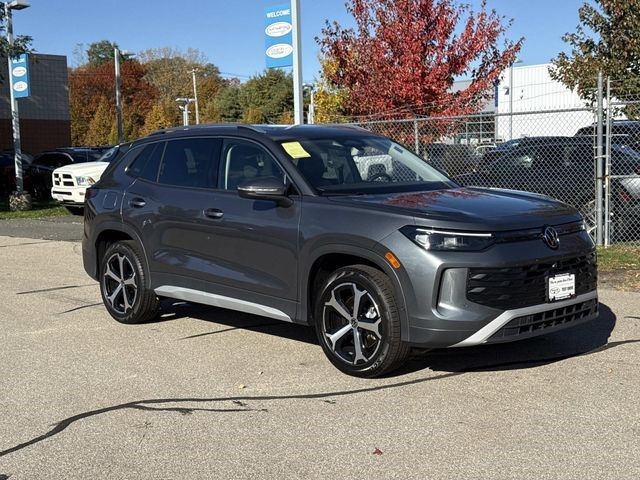 2025 Volkswagen Tiguan SE photo 3