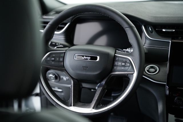 2025 Jeep Grand Cherokee Limited photo 6