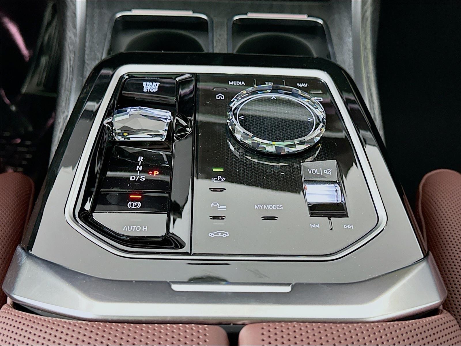 2026 Bmw 750e photo 15
