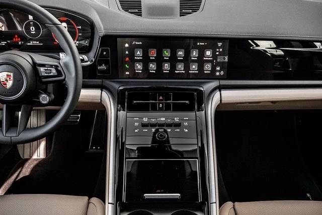 2025 Porsche Panamera 4 photo 18