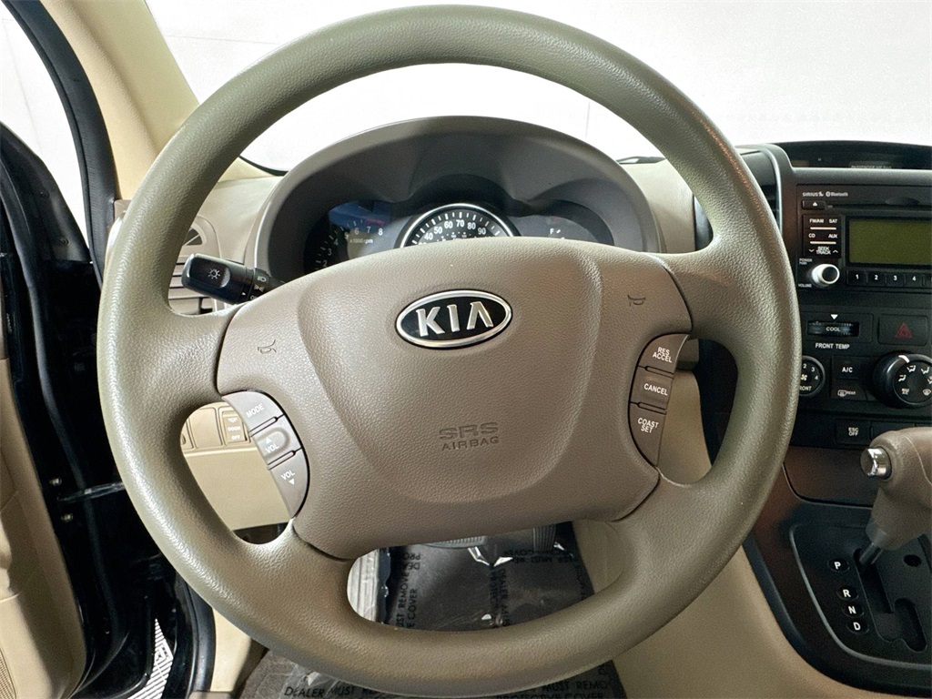 2012 Kia Sedona LX photo 27