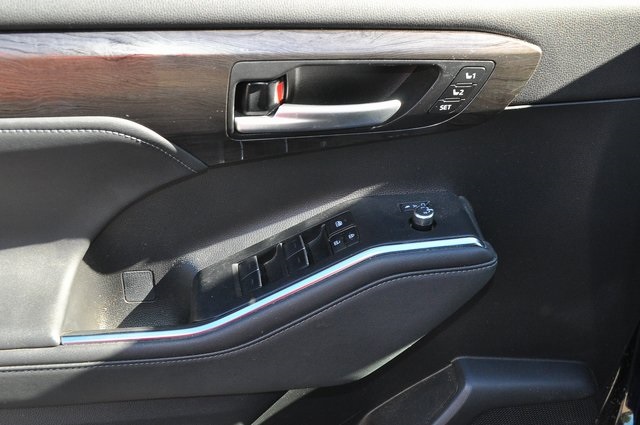 2023 Toyota Highlander Hybrid Platinum photo 15
