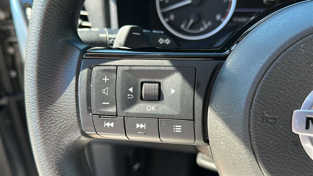 2021 Nissan Rogue SV photo 12