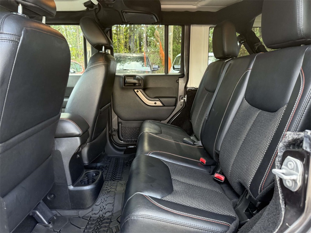 2017 Jeep Wrangler Unlimited Sahara photo 14