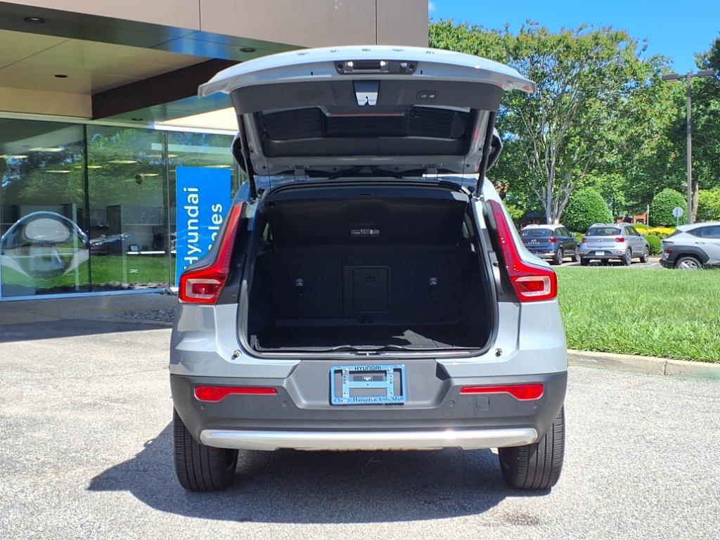 2024 Volvo XC40 Ultimate photo 4