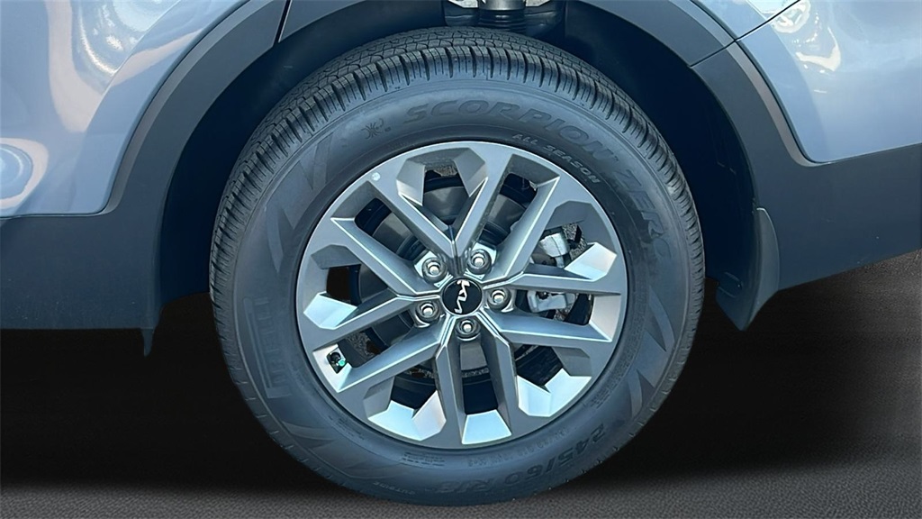 2025 Kia Telluride LX photo 3