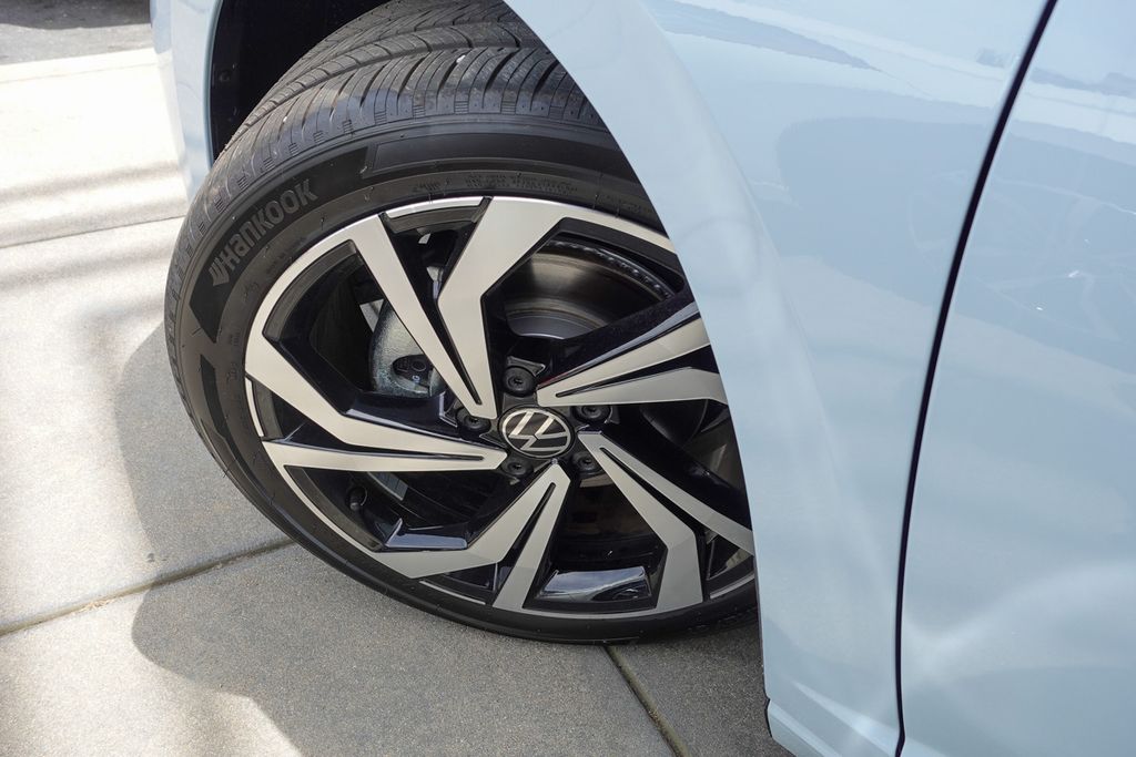 2025 Volkswagen Jetta 1.5T SEL photo 2