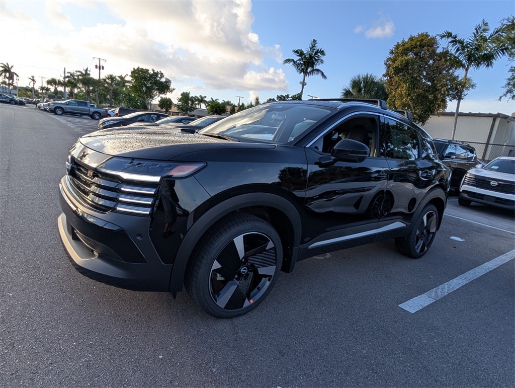 2025 Nissan Kicks SR photo 4