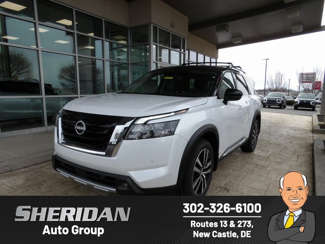 2025 Nissan Pathfinder Platinum's photo