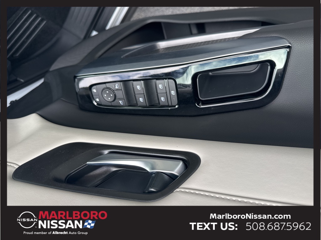 2025 Nissan Pathfinder SL photo 21
