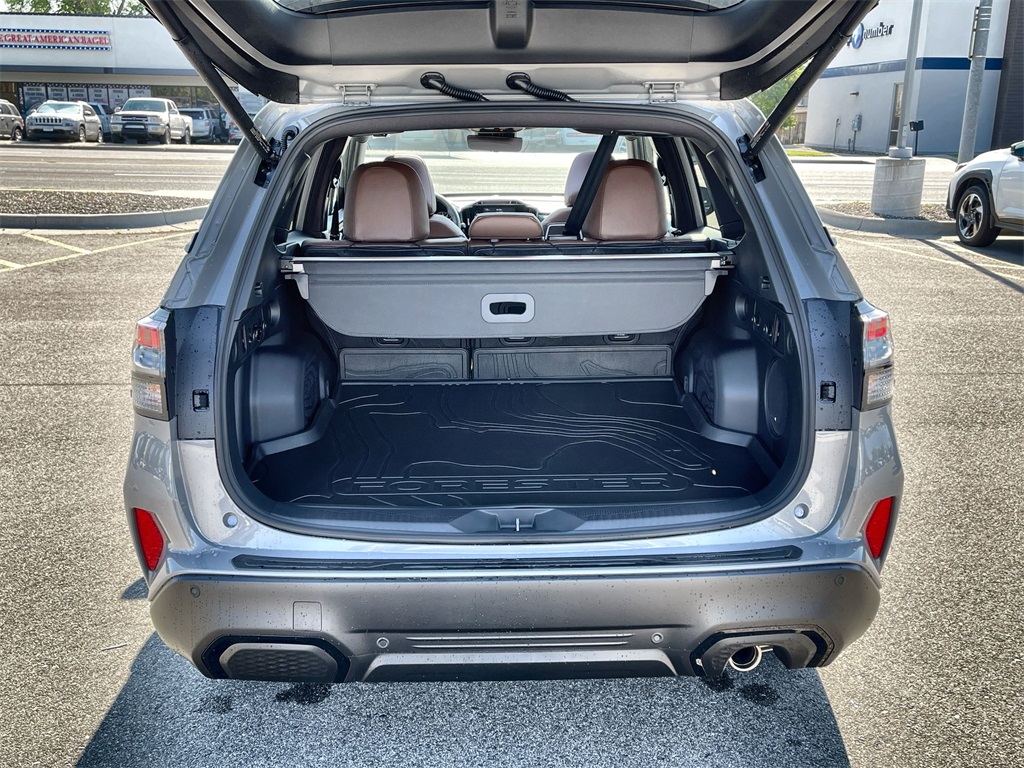 2025 Subaru Forester Touring photo 6