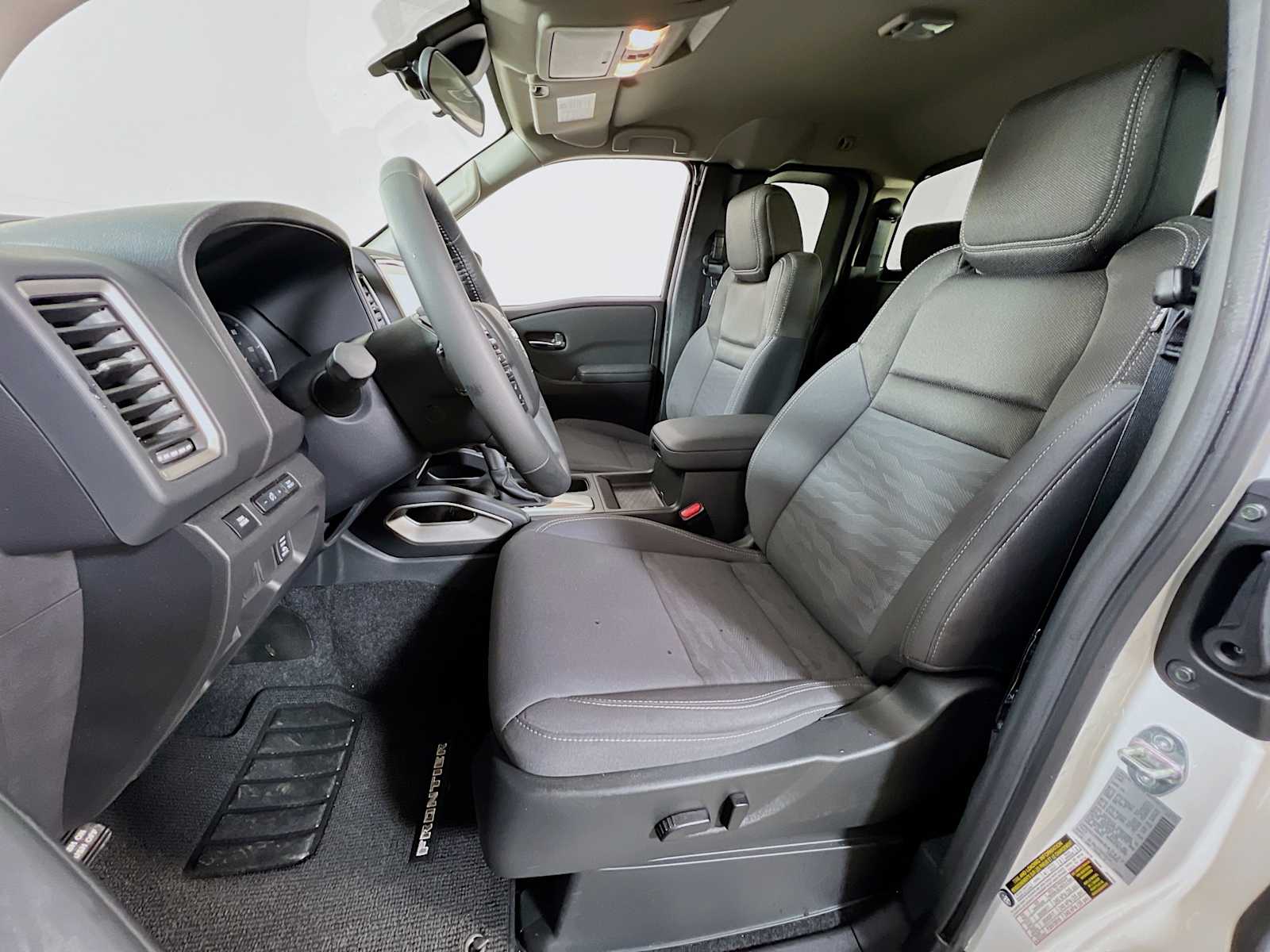 2024 Nissan Frontier SV photo 16