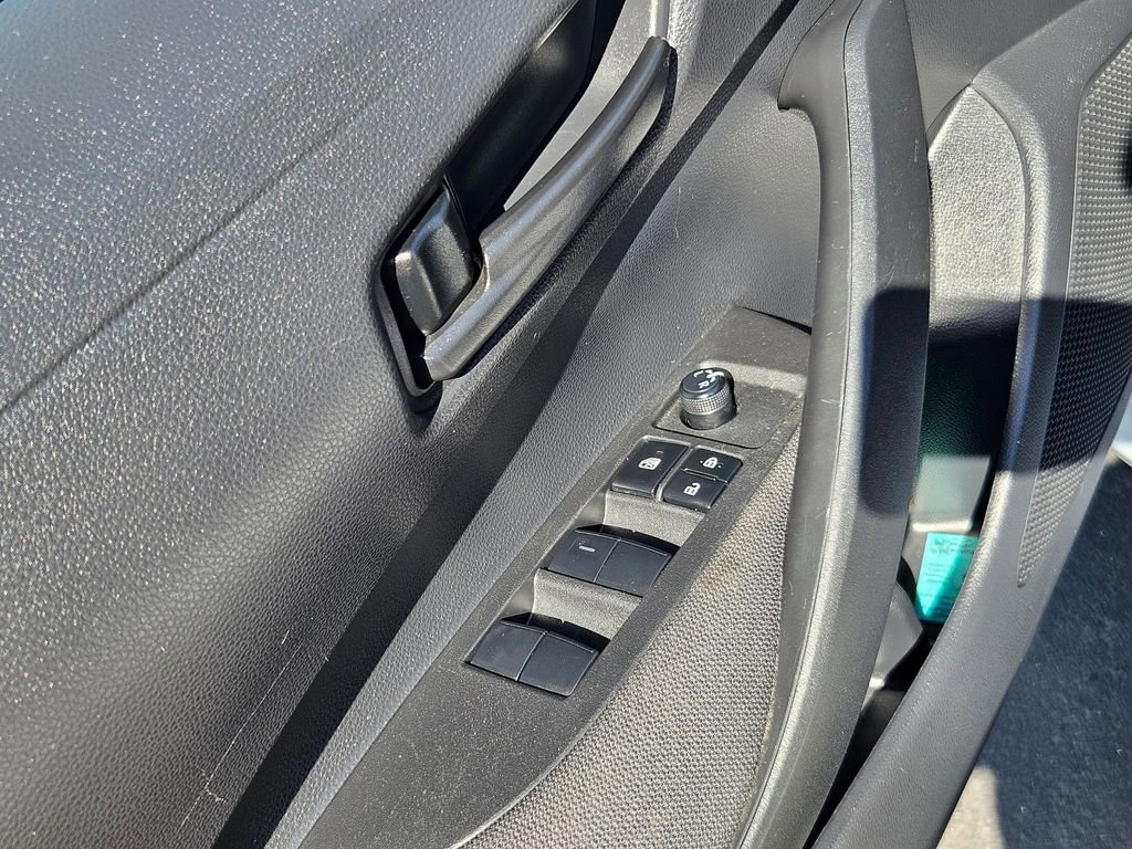 2023 Toyota Corolla LE photo 23