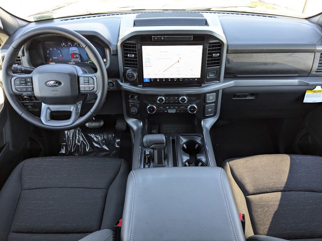 2025 Ford F-150 XLT photo 14