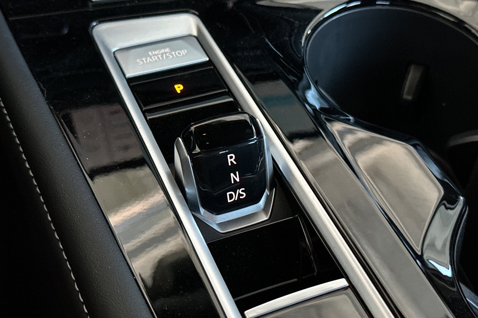 2026 Volkswagen Atlas Cross Sport SE Technology photo 18