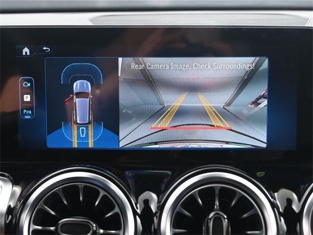 2025 Mercedes Benz GLB 250 photo 3