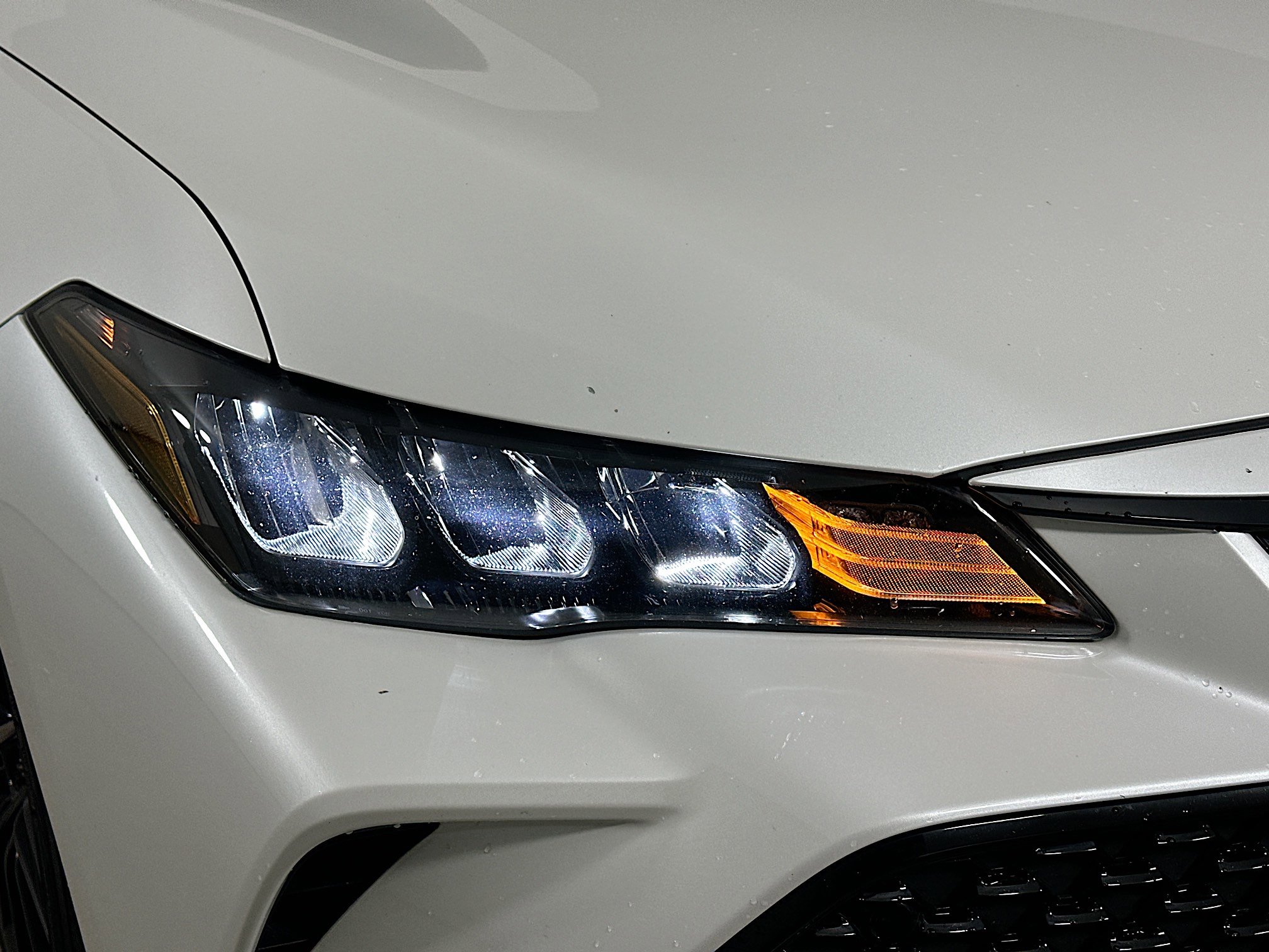 2022 Toyota Avalon Hybrid XSE photo 9