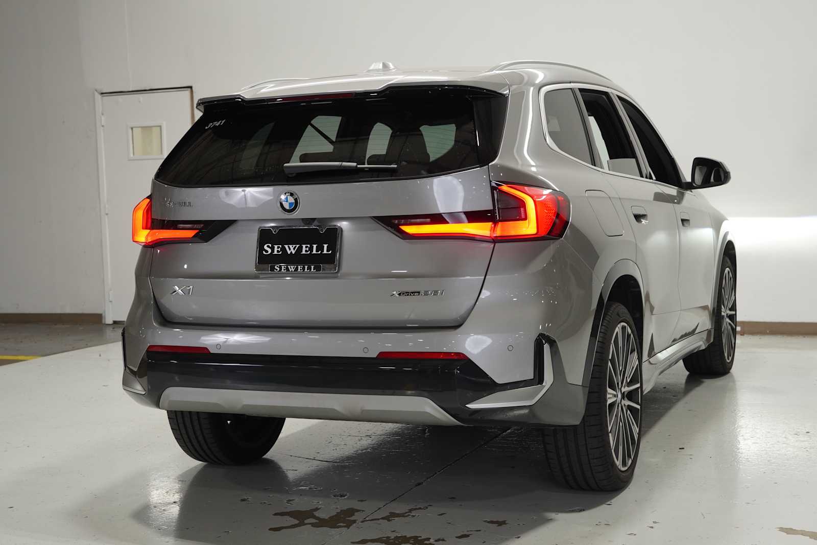 2025 Bmw X1 XDrive28i photo 2