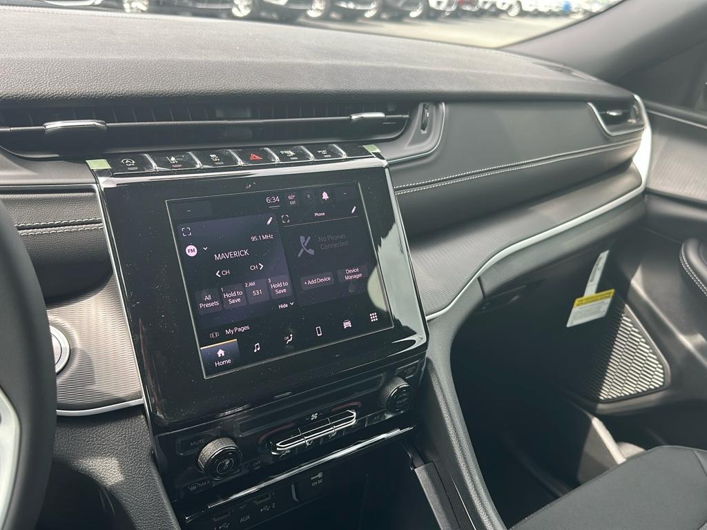 2025 Jeep Grand Cherokee Laredo X photo 28