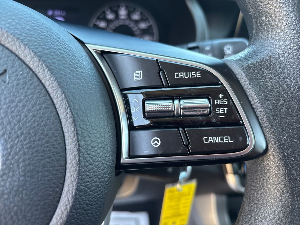 2023 Kia Seltos LX photo 24