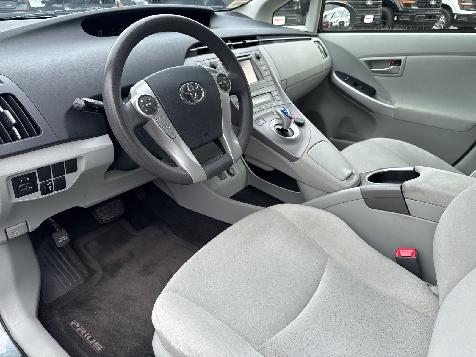 2013 Toyota Prius Two photo 5