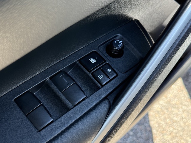 2024 Toyota Corolla Cross XLE photo 13