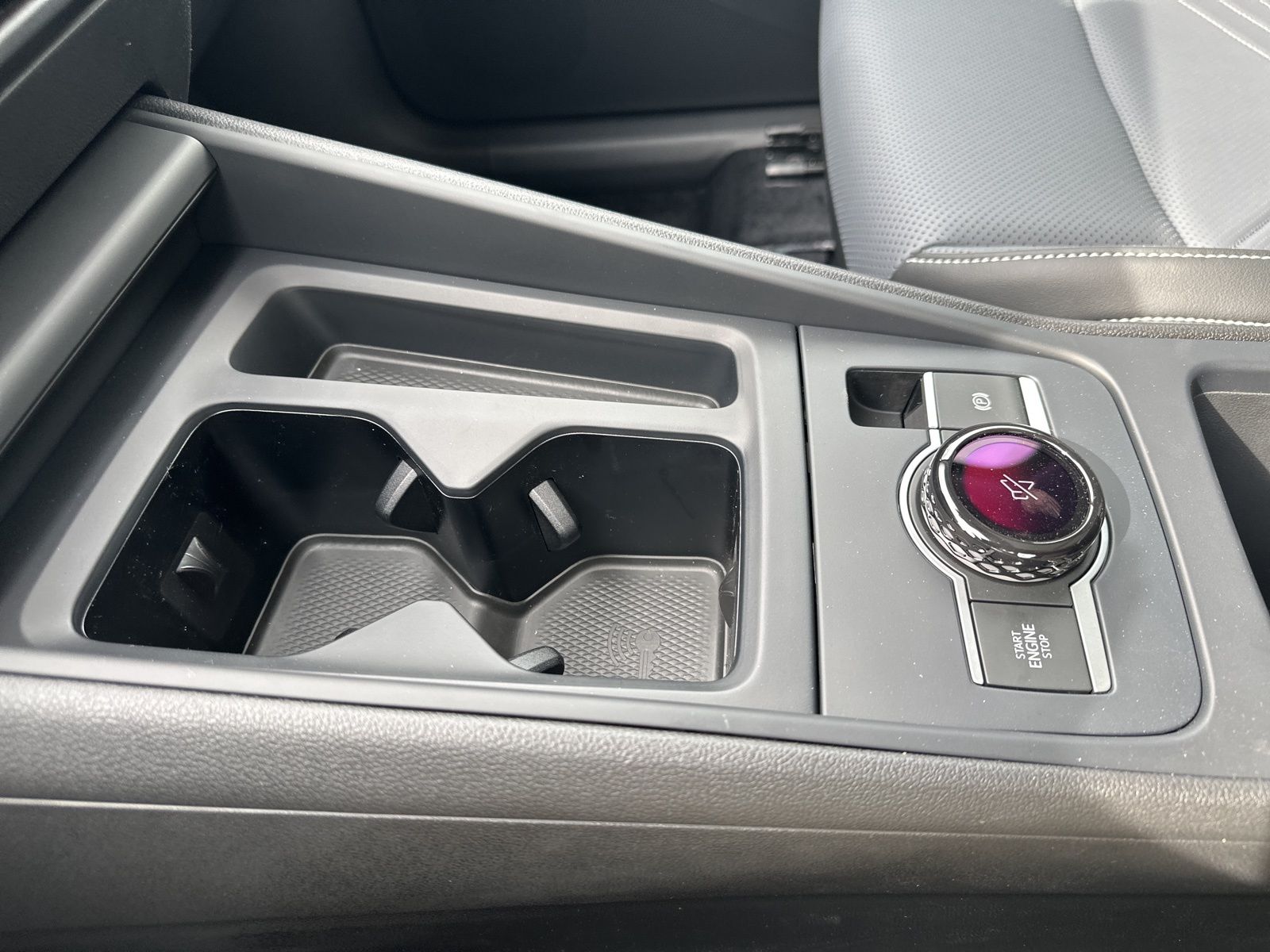 2025 Volkswagen Tiguan SE photo 25