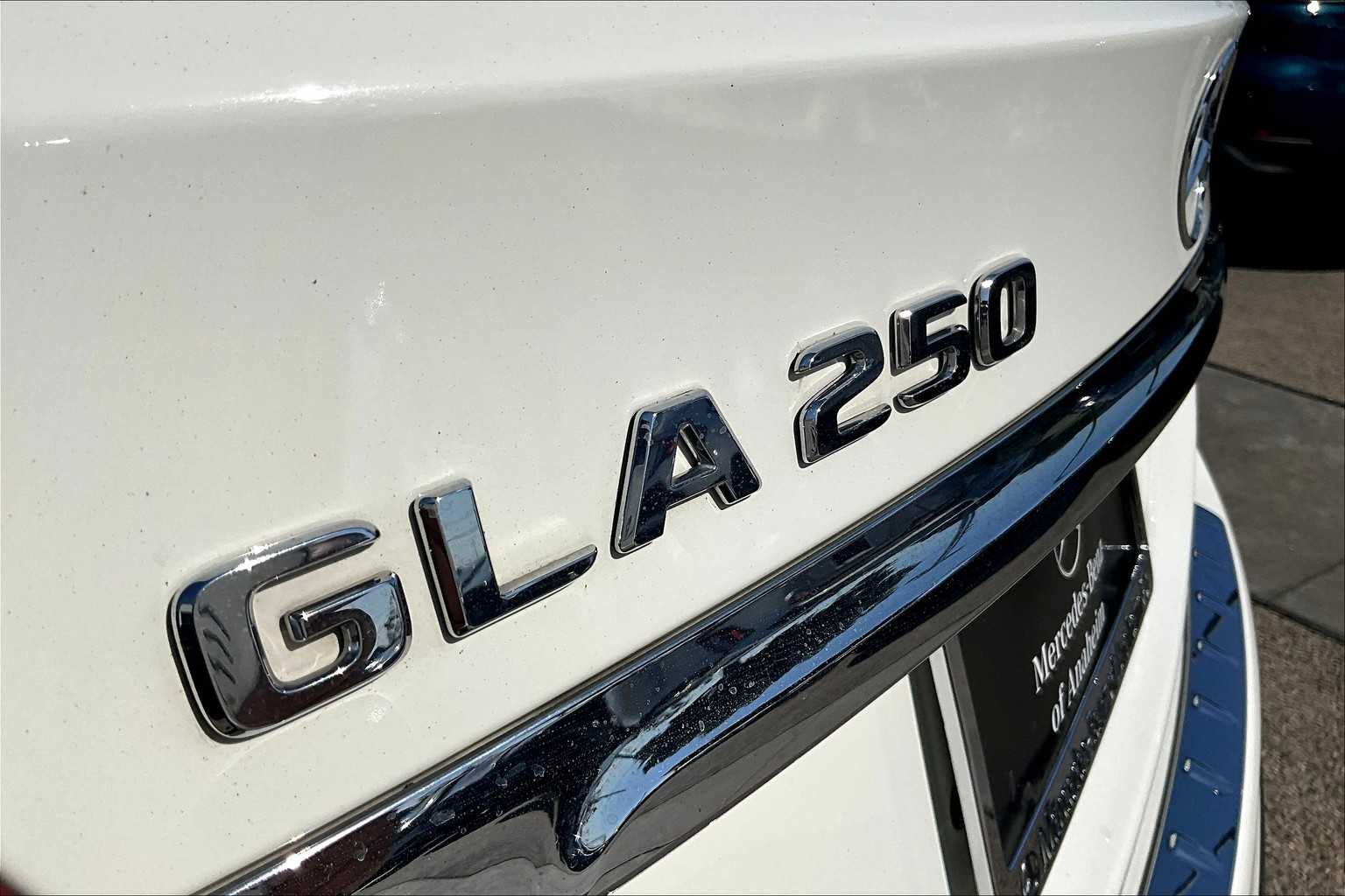 2017 Mercedes Benz GLA 250 photo 8