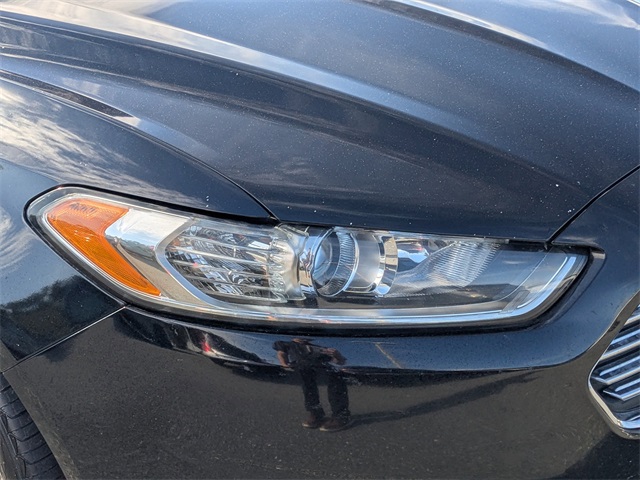 2016 Ford Fusion SE photo 9