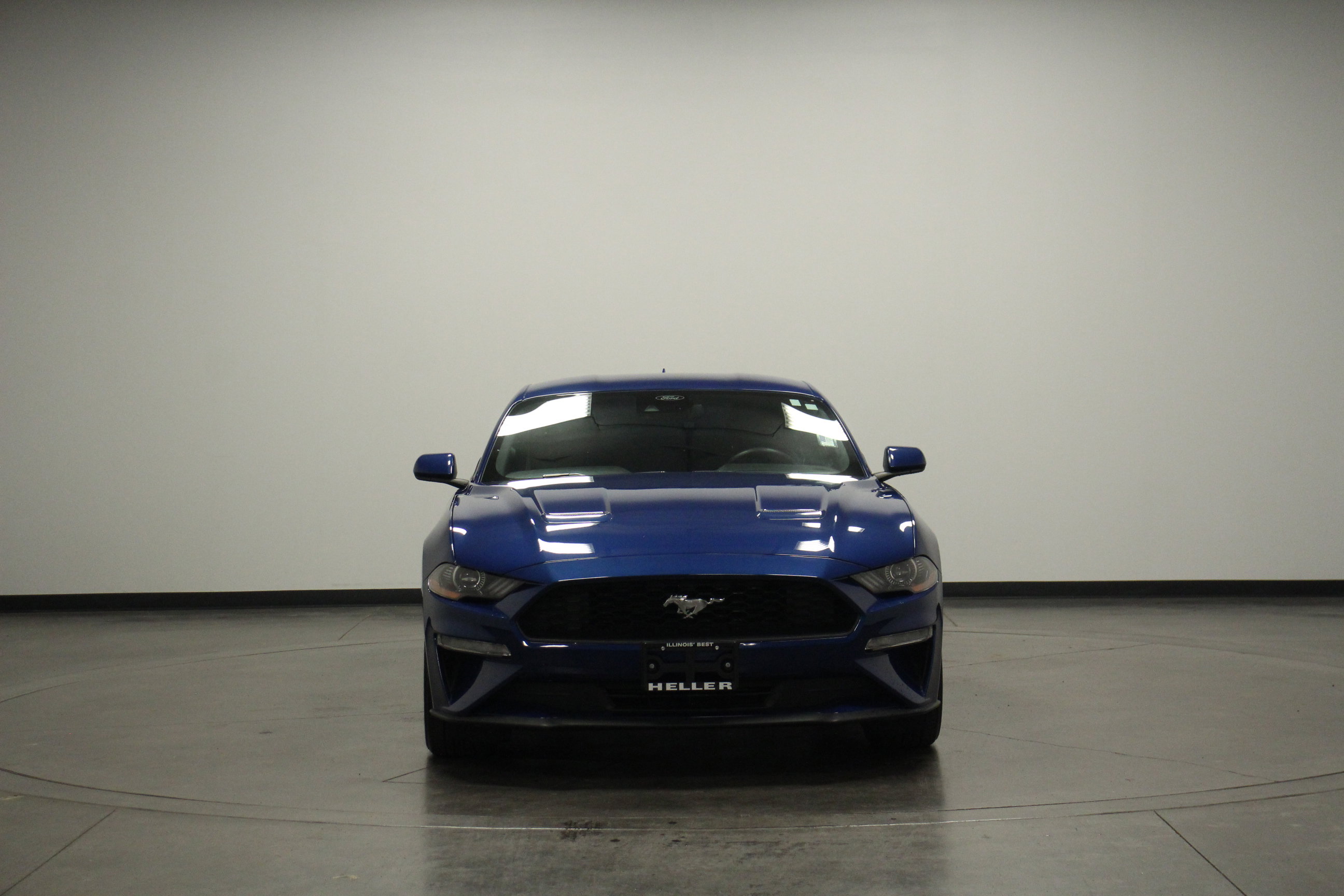 2022 Ford Mustang EcoBoost photo 2