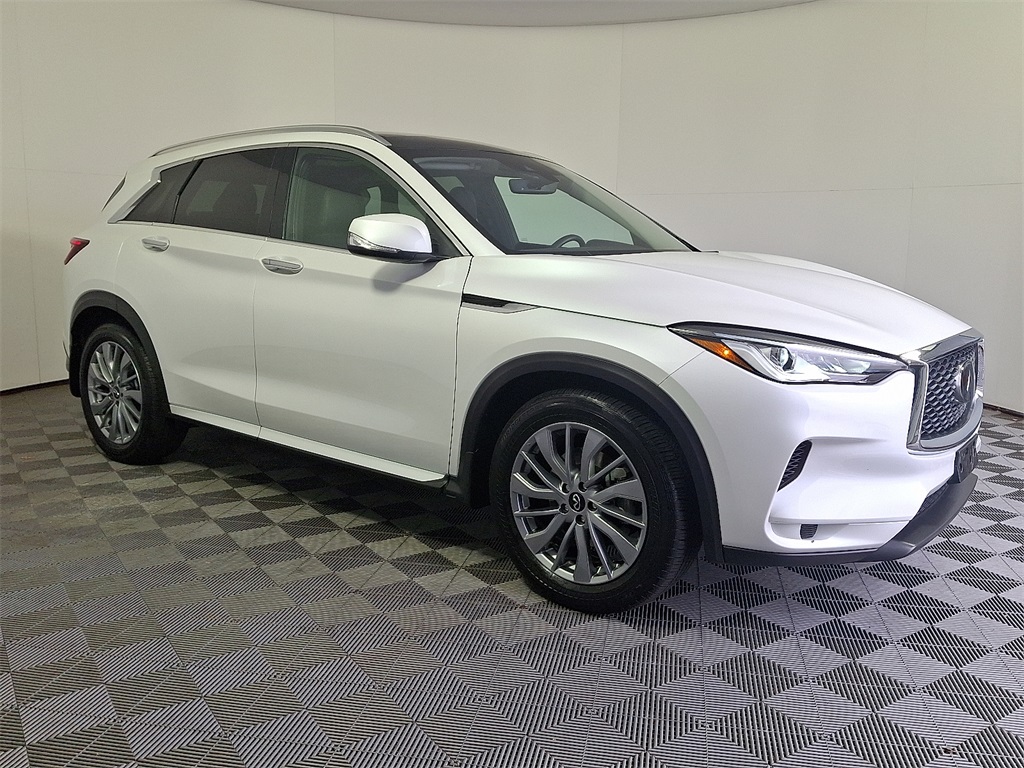 2025 Infiniti QX50 Luxe photo 3