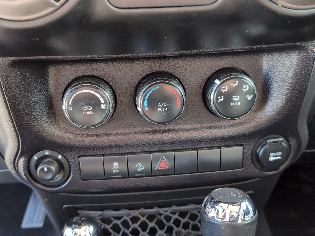 2014 Jeep Wrangler Unlimited Sport photo 16