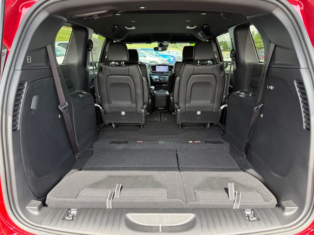 2026 Chrysler Pacifica photo 9