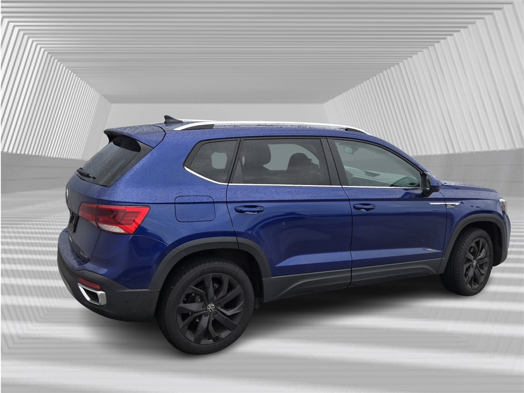2022 Volkswagen Taos SE photo 2