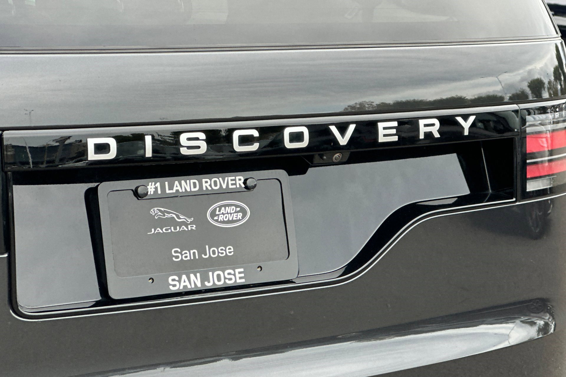 2024 Land Rover Discovery Metropolitan Edition photo 13