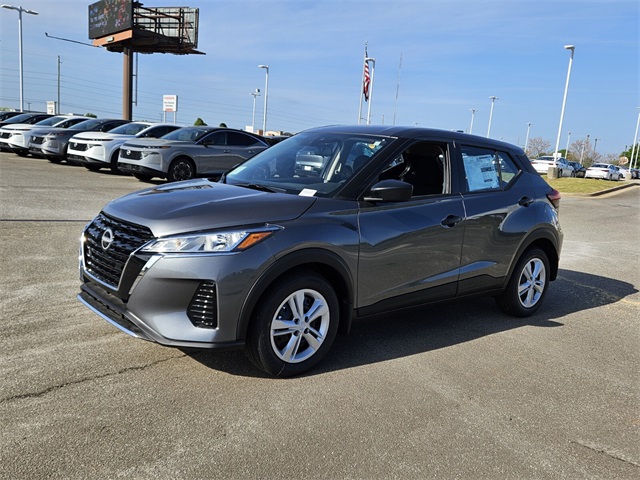 2025 Nissan Kicks Play S photo 2