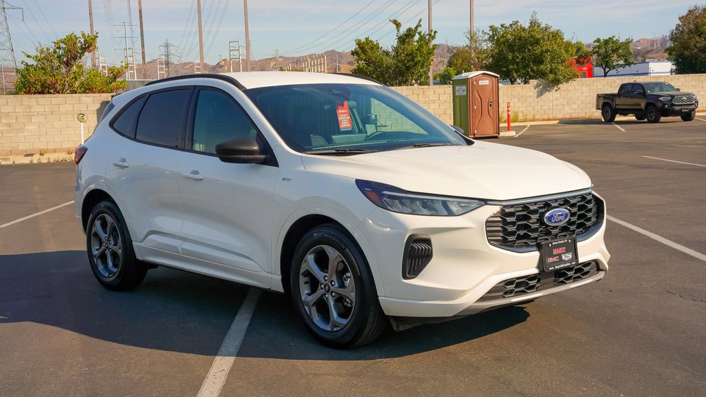 2024 Ford Escape ST-Line photo 4