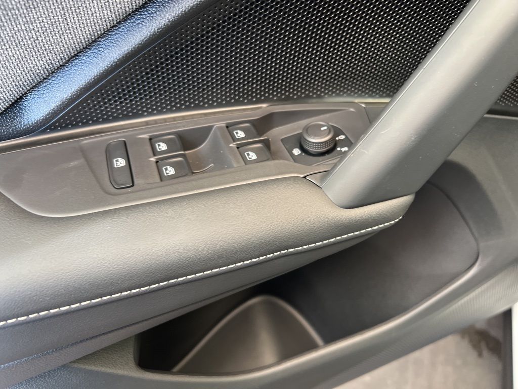 2025 Volkswagen Tiguan S photo 32