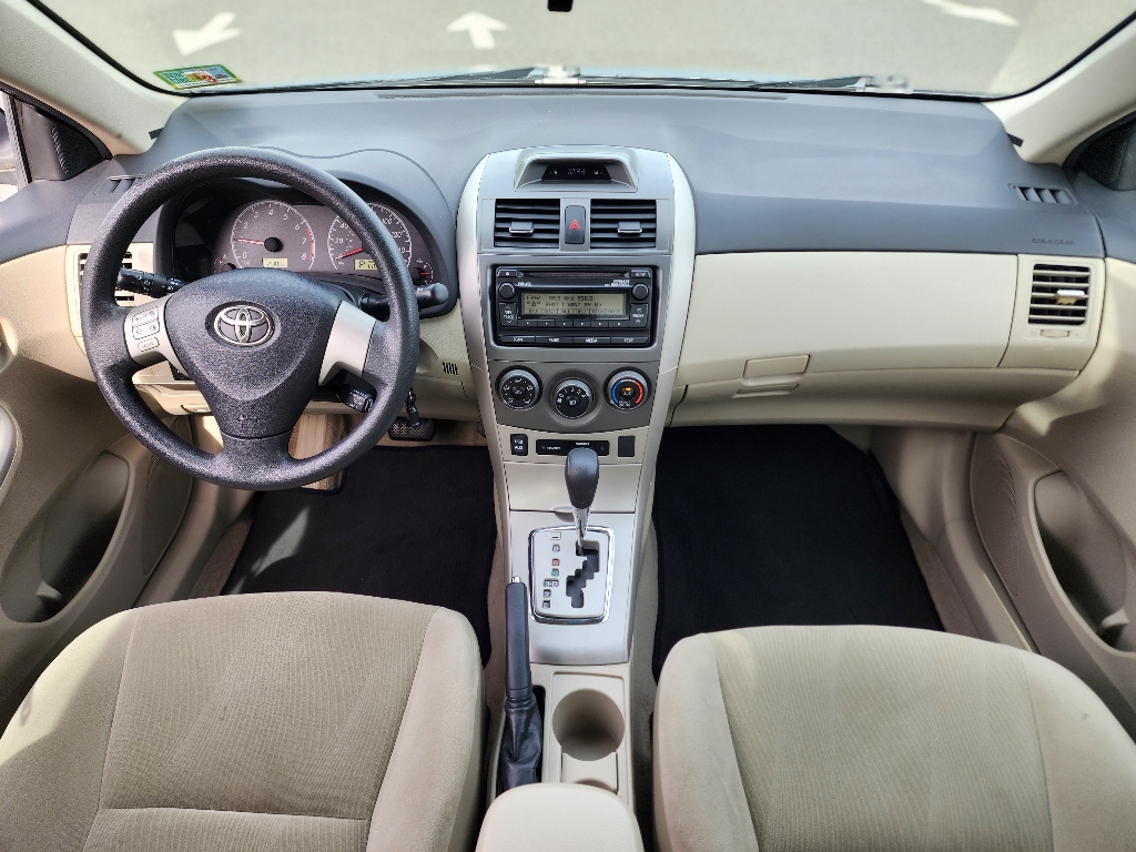 2012 Toyota Corolla LE photo 2
