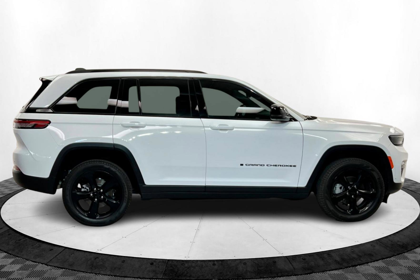 2024 Jeep Grand Cherokee Limited photo 6