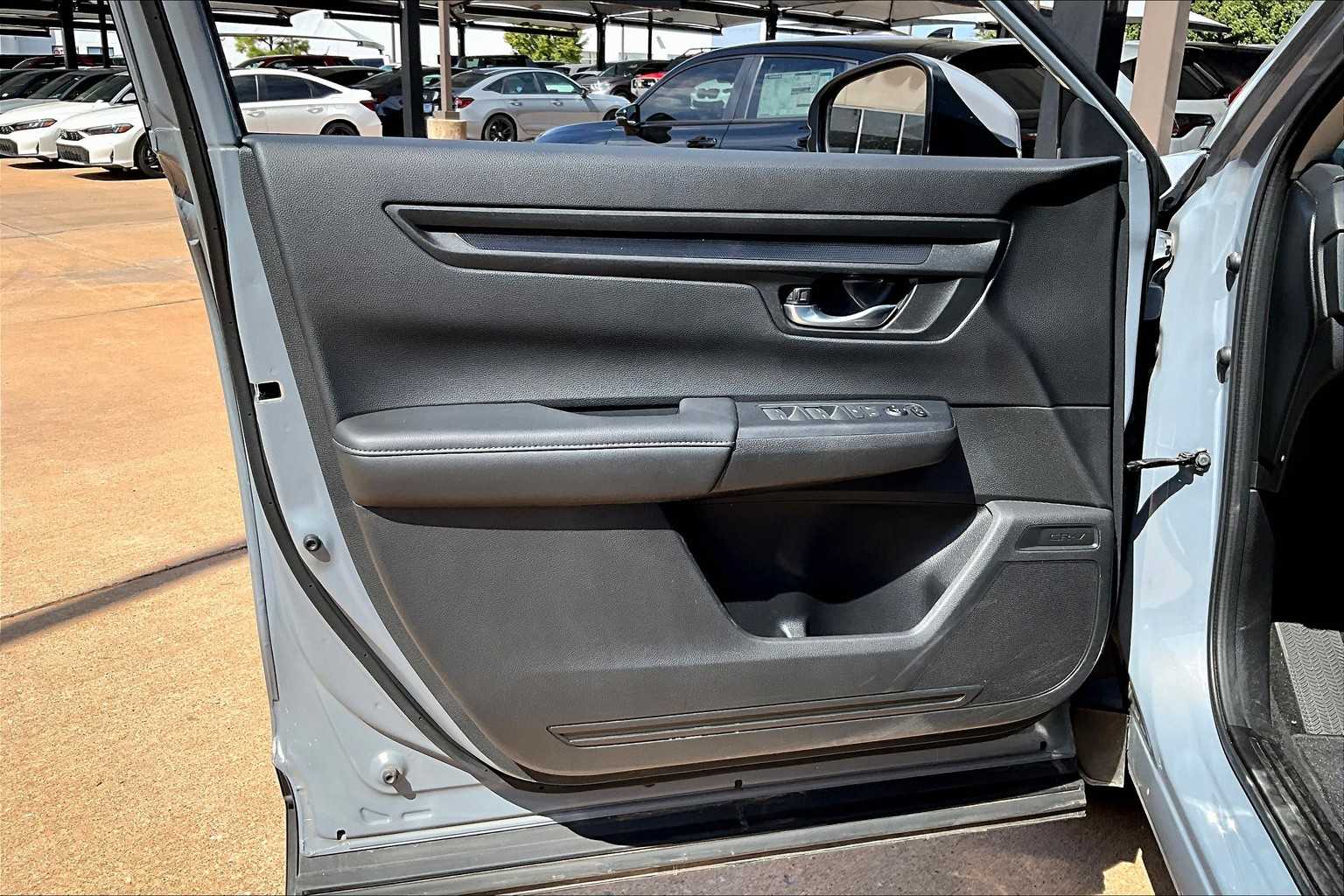 2025 Honda CR-V LX photo 23