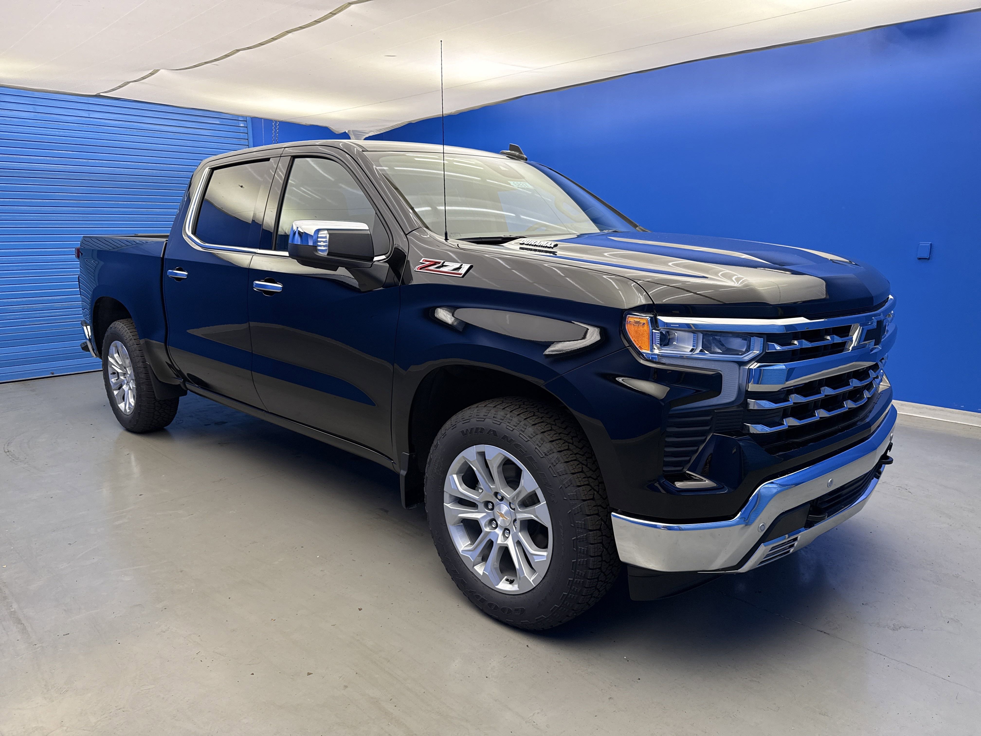 2025 Chevrolet Silverado 1500 LTZ photo 2
