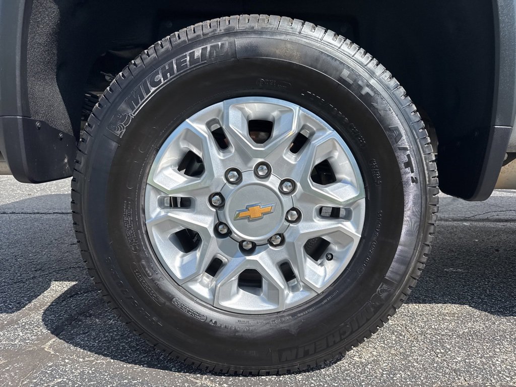 2025 Chevrolet Silverado 3500HD LTZ photo 10