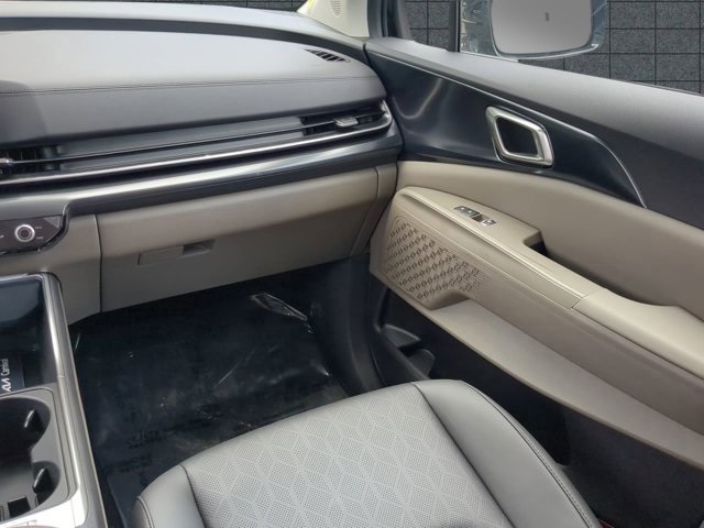 2025 Kia Carnival LXS photo 16