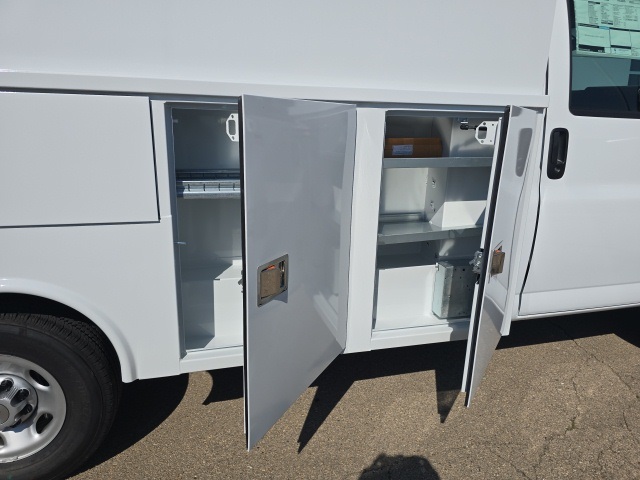 2025 Chevrolet Express 3500 Work Van photo 2