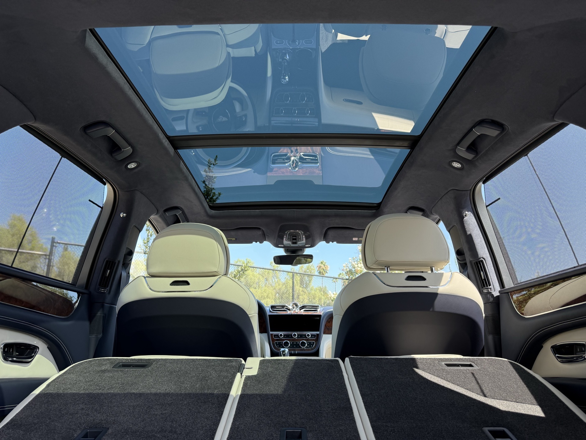 2024 Bentley Bentayga V8 photo 35
