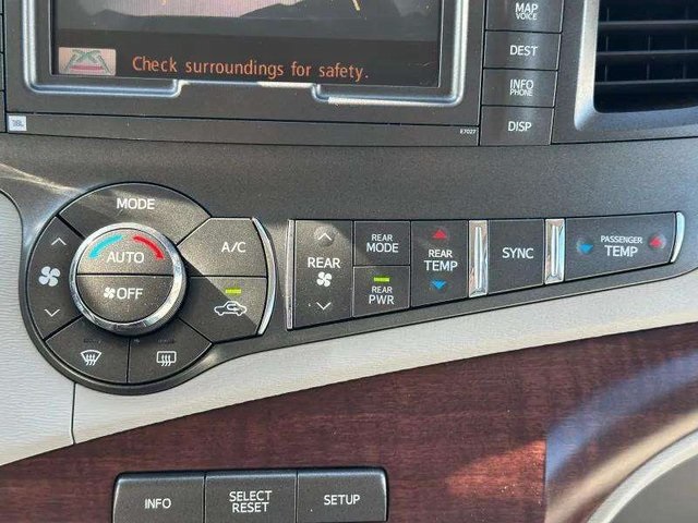 2011 Toyota Sienna Limited photo 24